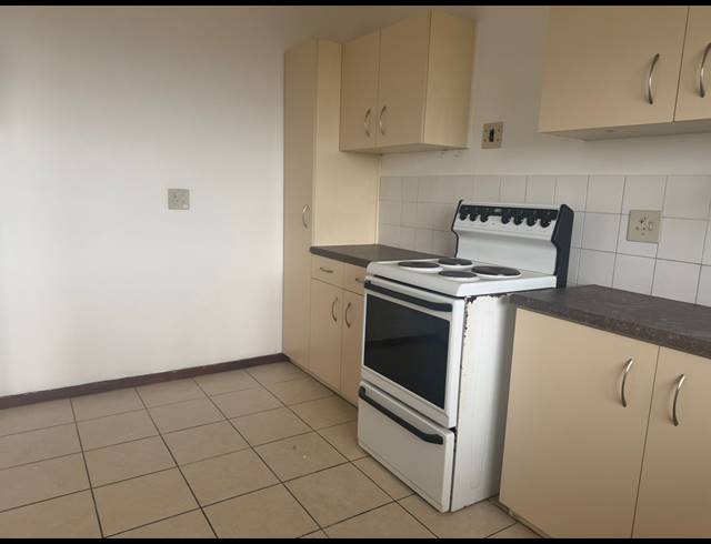 2 BEDROOM APARTMENT TO LET IN HUMEWOOD